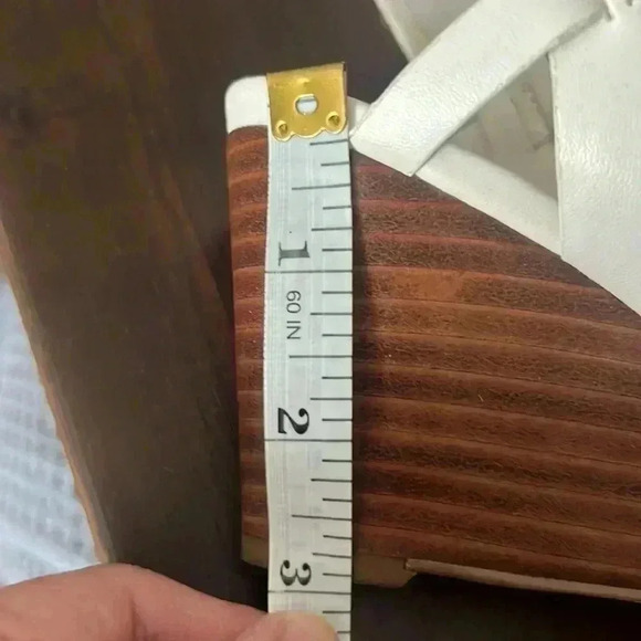 Nine West Women’s sandal wedges white color like new size 6 - Picture 8 of 8